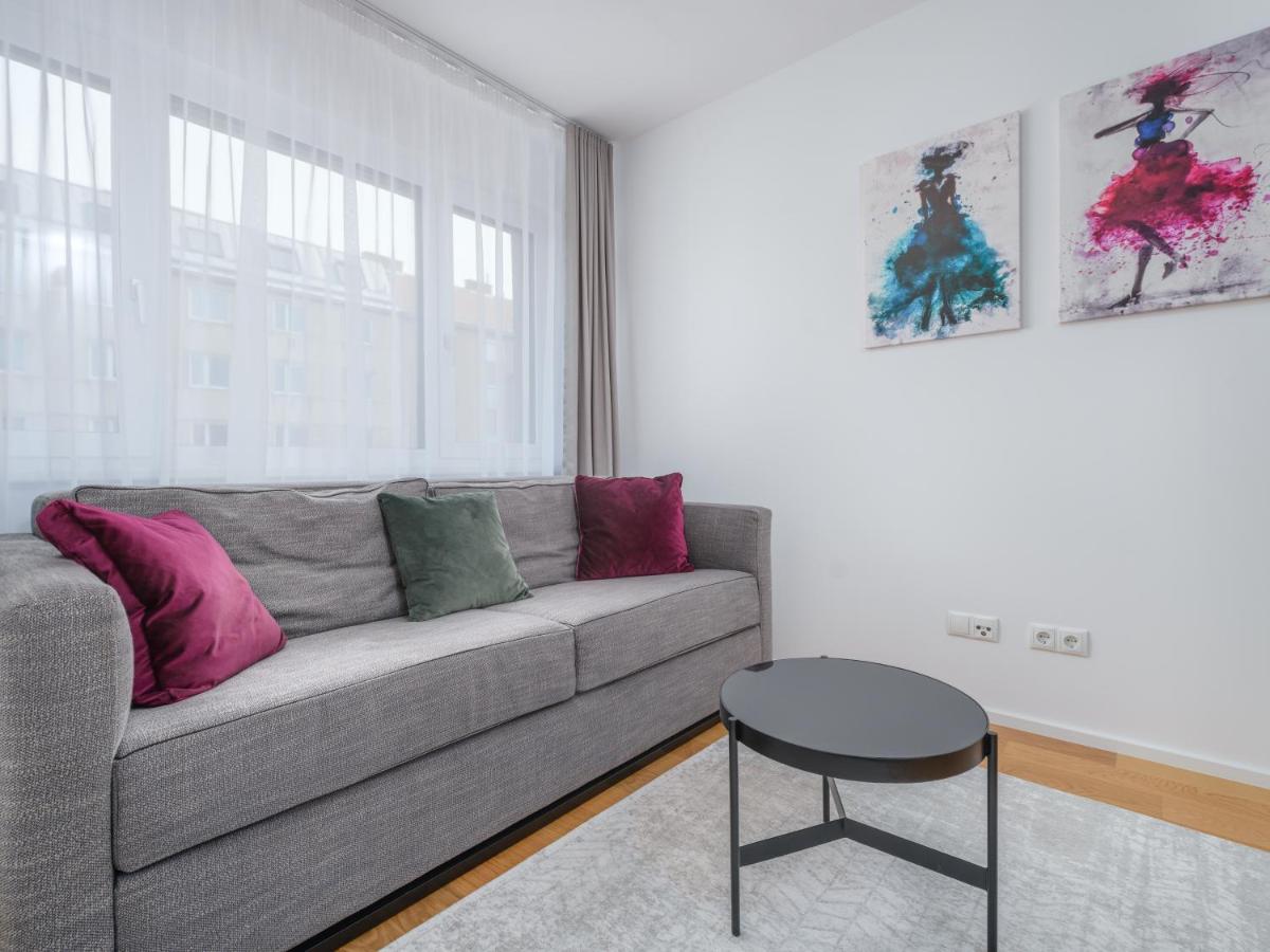 Myfavorit Apartments - Spacious Apartments Next To Puplic Transport U1 Direct Connection To Citycenter Wien Exteriör bild